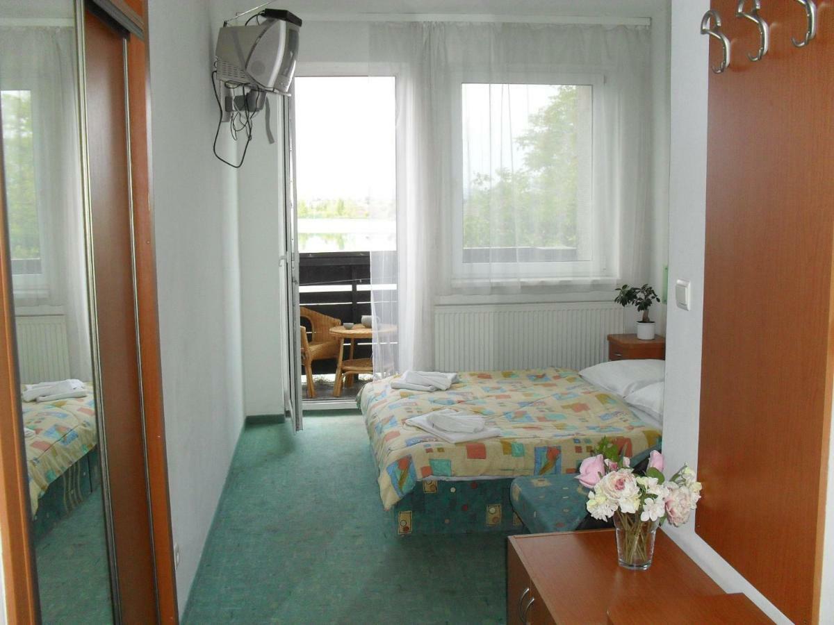 Hotel Fortuna Сенець Номер фото